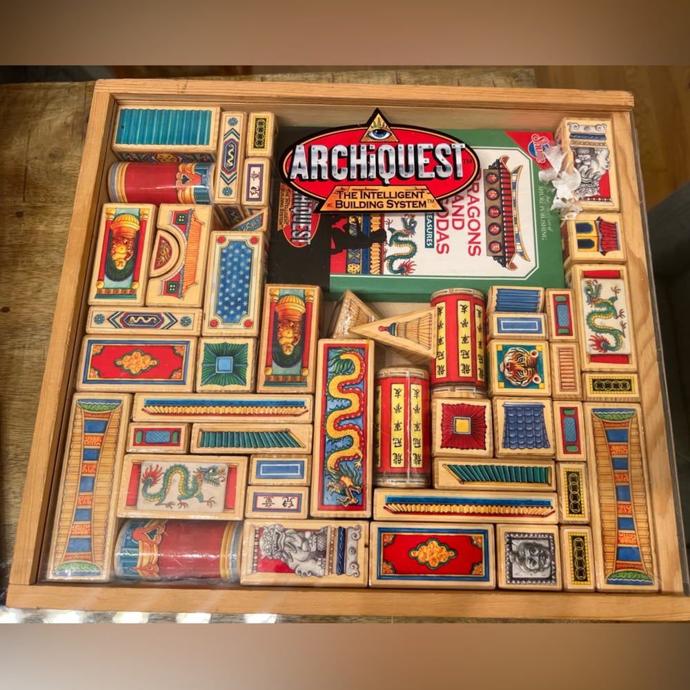 Shure ArchiQuest Dragons and Treasures wooden building block set